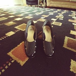 Women's black patent leather shoes size 10